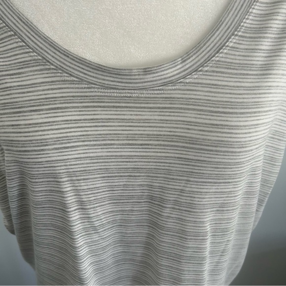 Athleta Ladies T-Shirt - Size M￼ - Picture 2 of 6